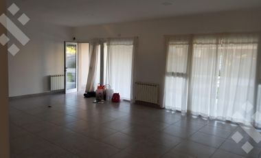 Alquiler - Casa 2 dormitorios + escritorio | B° Privado Costa Río | Neuquén