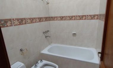 CASA 2 PLANTAS 4 DORMITORIOS EN ALQUILER