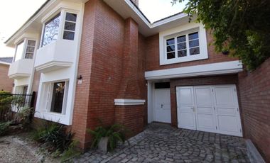CASA 2 PLANTAS 4 DORMITORIOS EN ALQUILER