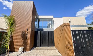 Casa en Venta Castelar a estrenar Ph en Condominio cerrado.