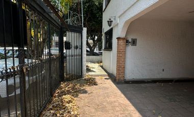Casa en Venta a Precio de Terreno – Ideal para Remodelar o Desarrollar