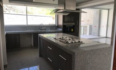 HERMOSA CASA  ESTILO MINIMALISTA  EN ZONA ESMERALDA