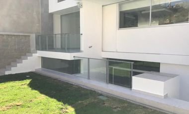 HERMOSA CASA  ESTILO MINIMALISTA  EN ZONA ESMERALDA