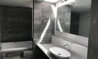 HERMOSA CASA  ESTILO MINIMALISTA  EN ZONA ESMERALDA