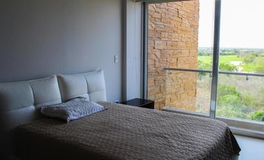 DEPARTAMENTO EN RENTA CON VISTA AL CAMPO DE GOLF, YUCATAN COUNTRY CLUB