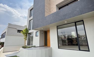 ESTRENA CASA EN LOMAS DE LA HERRADURA VENTA