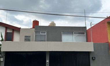 Casa amueblada en renta 3 recámaras en fraccionamiento, zona Angelópolis.