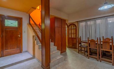 Casa a la venta tres ambientes, excelente estado.