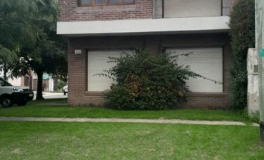 Casa a la venta tres ambientes, excelente estado.