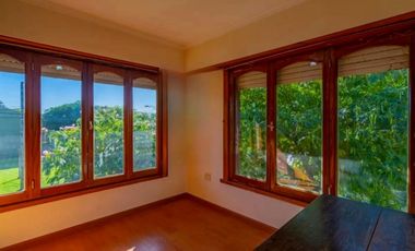 Casa a la venta tres ambientes, excelente estado.