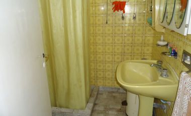 Olazabal y 9 de Julio. Venta en Bloque , Local + casa 3 amb con garage + depto 3 amb en planta alta