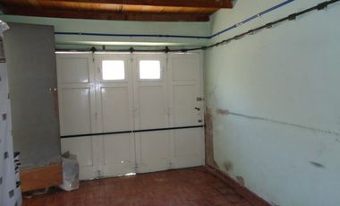 Olazabal y 9 de Julio. Venta en Bloque , Local + casa 3 amb con garage + depto 3 amb en planta alta