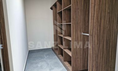Urquijo Residencial: Casa Cantabria, elegante, amplios espacios, finos acabados.