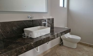 Urquijo Residencial: Casa Cantabria, elegante, amplios espacios, finos acabados.