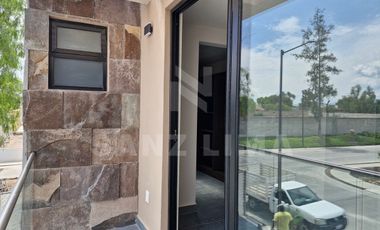 Urquijo Residencial: Casa Cantabria, elegante, amplios espacios, finos acabados.