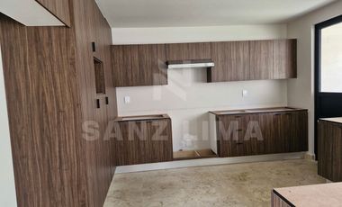 Urquijo Residencial: Casa Cantabria, elegante, amplios espacios, finos acabados.
