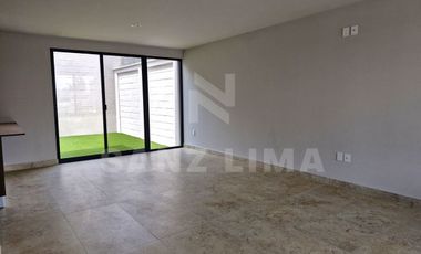 Urquijo Residencial: Casa Cantabria, elegante, amplios espacios, finos acabados.