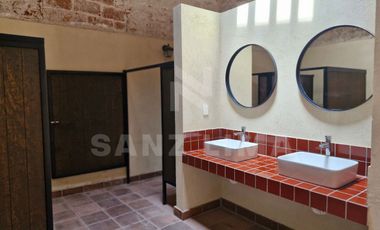 Urquijo Residencial: Casa Cantabria, elegante, amplios espacios, finos acabados.