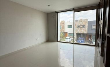 Casa en Venta – Valle Imperial, Coto 19 (Imperio Maya)