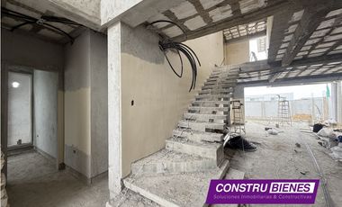Casa de Lujo en Venta – Urb. Marina Blue, Manta