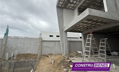 Casa de Lujo en Venta – Urb. Marina Blue, Manta