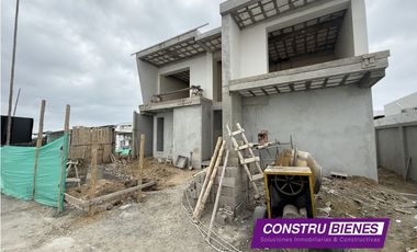 Casa de Lujo en Venta – Urb. Marina Blue, Manta