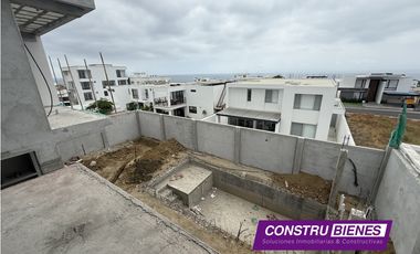 Casa de Lujo en Venta – Urb. Marina Blue, Manta