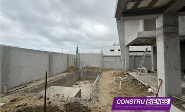 Casa de Lujo en Venta – Urb. Marina Blue, Manta