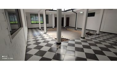 Valle de Los Chillos, Casa Comercial en Renta, 700m2, 3 Ambientes