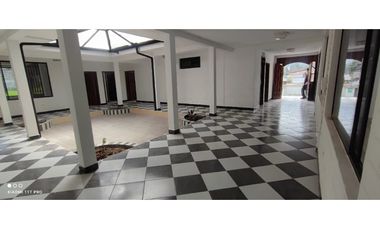 Valle de Los Chillos, Casa Comercial en Renta, 700m2, 3 Ambientes