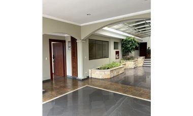 Venta Depatamento, Cuenca, Condominio Jardines del Sol, 163 m²