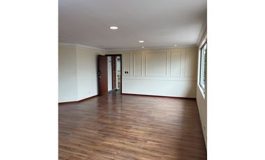 Venta Depatamento, Cuenca, Condominio Jardines del Sol, 163 m²
