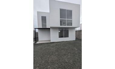 En venta casa de dos pisos sector Cdla Manta azul.