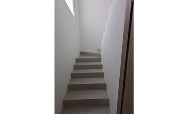 En venta casa de dos pisos sector Cdla Manta azul.