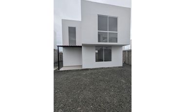 En venta casa de dos pisos sector Cdla Manta azul.