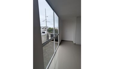 En venta casa de dos pisos sector Cdla Manta azul.