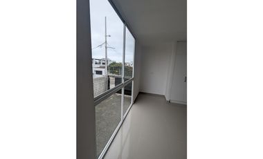 En venta casa de dos pisos sector Cdla Manta azul.