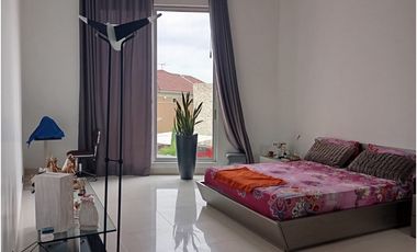 Samborondón, Casa en Venta, 844m2, 2 Habitaciones, gym, vista al lago