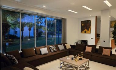 Samborondón, Casa en Venta, 844m2, 2 Habitaciones, gym, vista al lago