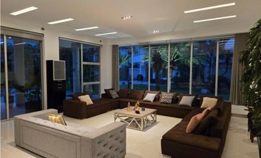 Samborondón, Casa en Venta, 844m2, 2 Habitaciones, gym, vista al lago