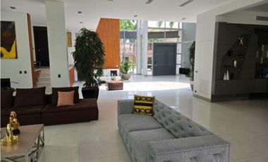 Samborondón, Casa en Venta, 844m2, 2 Habitaciones, gym, vista al lago