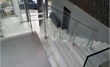 Samborondón, Casa en Venta, 844m2, 2 Habitaciones, gym, vista al lago