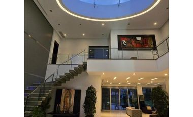 Samborondón, Casa en Venta, 844m2, 2 Habitaciones, gym, vista al lago