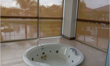 Samborondón, Casa en Venta, 844m2, 2 Habitaciones, gym, vista al lago