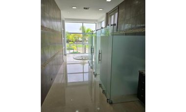 Samborondón, Casa en Venta, 844m2, 2 Habitaciones, gym, vista al lago