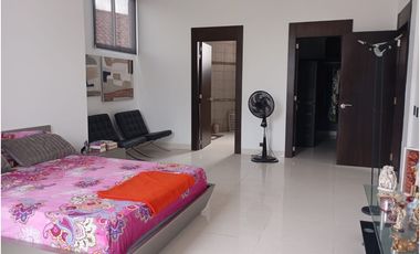 Samborondón, Casa en Venta, 844m2, 2 Habitaciones, gym, vista al lago