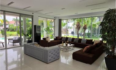 Samborondón, Casa en Venta, 844m2, 2 Habitaciones, gym, vista al lago