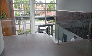 Samborondón, Casa en Venta, 844m2, 2 Habitaciones, gym, vista al lago
