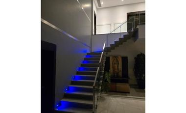 Samborondón, Casa en Venta, 844m2, 2 Habitaciones, gym, vista al lago