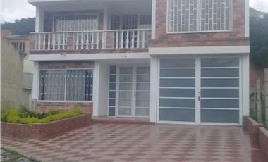 Maat vende Casa urbana Villeta-Villa Maria, 240M2 $950Millones